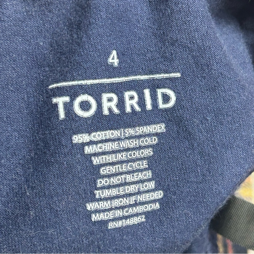 Torrid Cropped‎ Plaid Pants - Picture 3 of 4